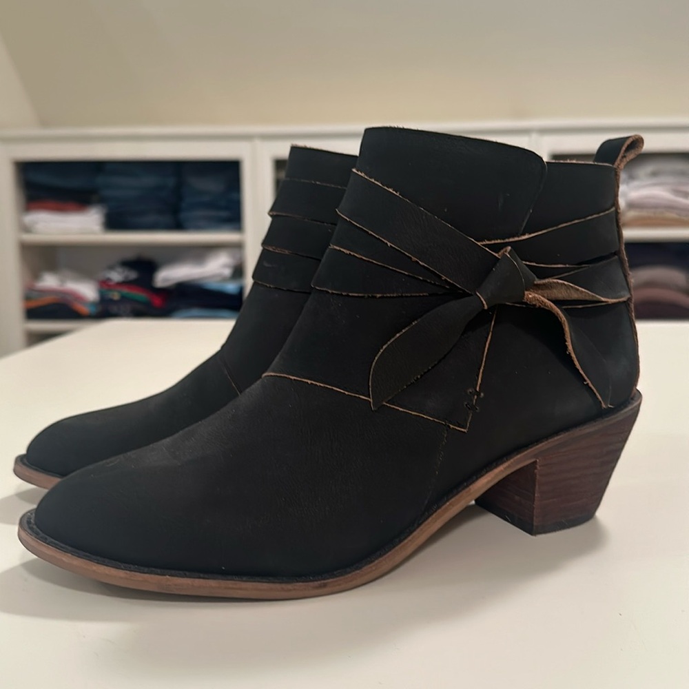 Kelsi Dagger Bow booties